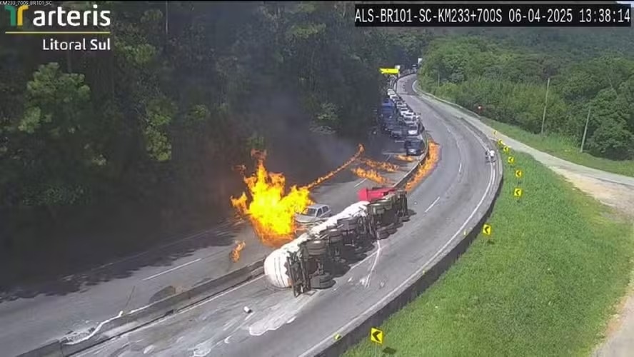 Foto caso BR 101 SC carreta etanol
