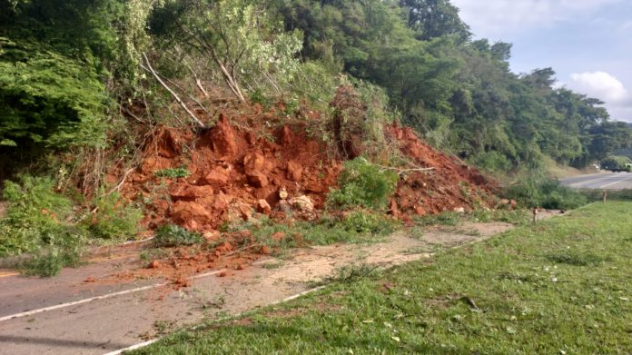 BR-116/MG está totalmente interditada em Dom Cavati