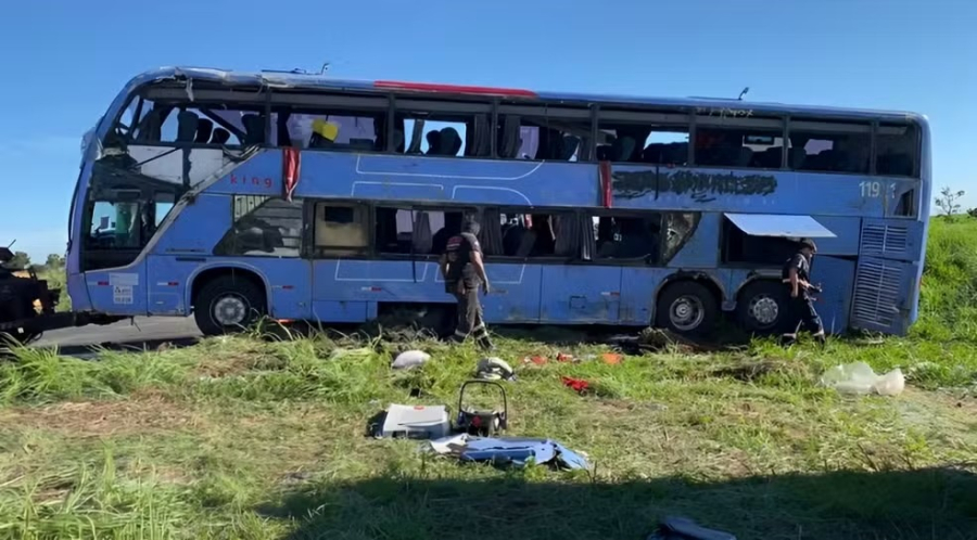 Imagem do ônibus já adulterado no meio de itens pessoais