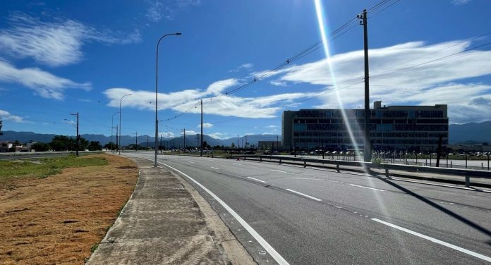 Rodovia dos Tamoios (SP-099) terá bloqueio momentâneo, nesta terça-feira (15), em Jambeiro, entre 10h e 11h30. Rodovia dos Tamoios (SP-099) terá bloqueio momentâneo, nesta terça-feira (15), em Jambeiro, entre 10h e 11h30.