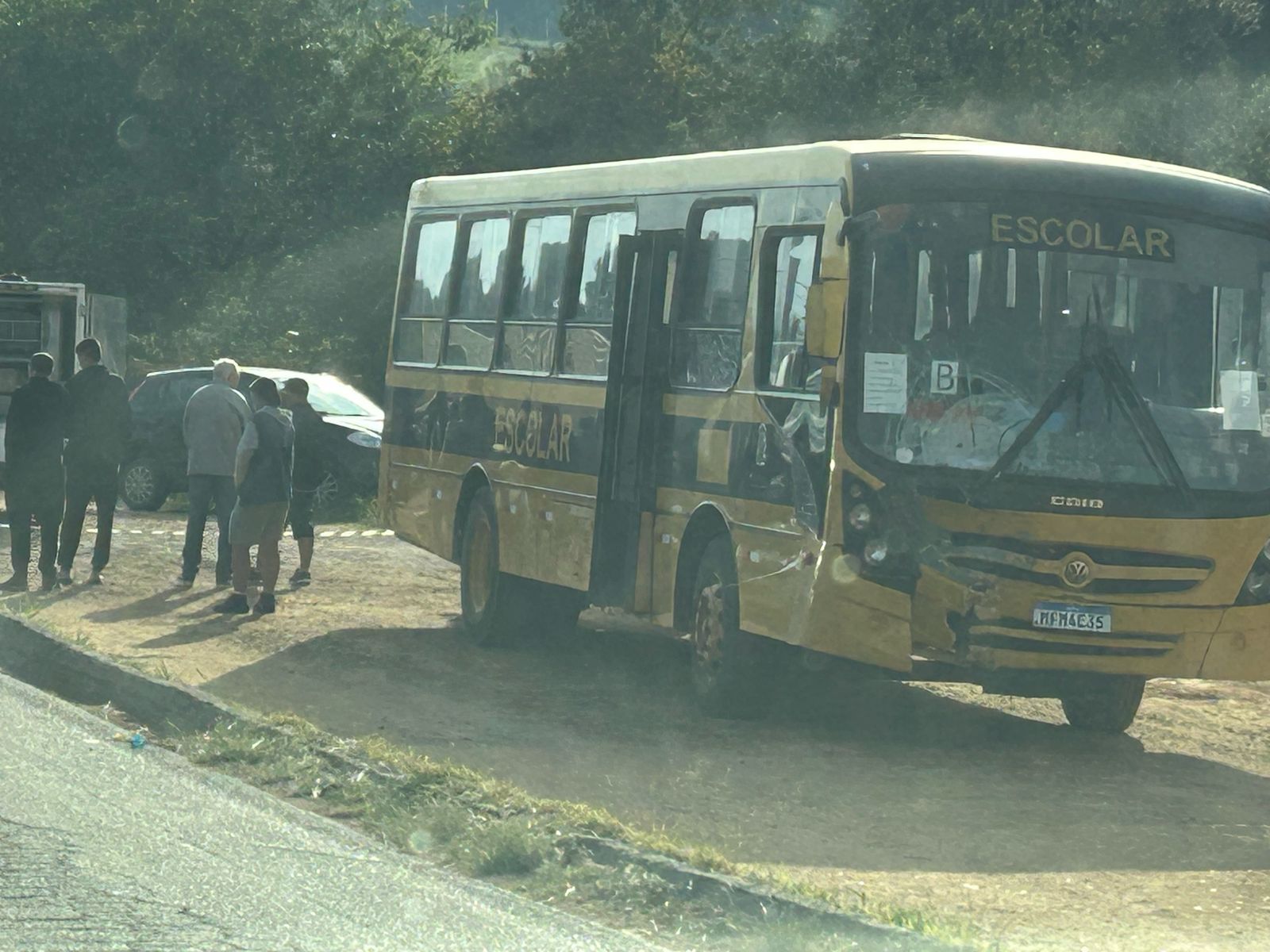 Acidente entre ônibus escolar e motocicleta mata pai e filha na BR-470/SC
