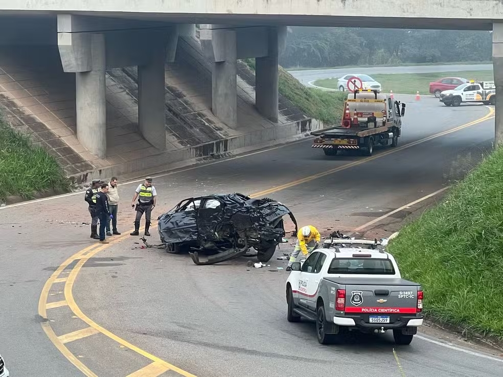 Acidente na SP-340 mata casal e deixa filhos gravemente feridos, em Mococa