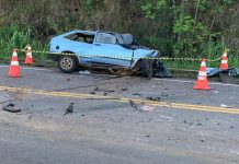 Colisão entre carro e ônibus na ERS-404 deixa 4 mortos e 1 ferido grave Colisão entre carro e ônibus na ERS-404 deixa 4 mortos e 1 ferido grave