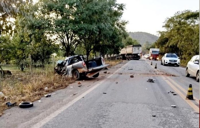 Acidente na madrugada desta sexta-feira (16), na rodovia BR-259/MG deixa uma pessoa morta, em Itueta (MG). Acidente na madrugada desta sexta-feira (16), na rodovia BR-259/MG deixa uma pessoa morta, em Itueta (MG).