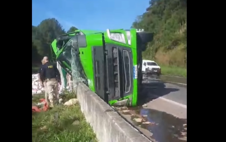 Carreta de motorista bêbado de acidente na BR-116/PR tem 12 multas por excesso de velocidade Carreta de motorista bêbado de acidente na BR-116/PR tem 12 multas por excesso de velocidade