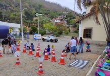 Concessionária da BR-393/RJ realiza “Escolinha do Trânsito” para estudantes, em Sapucaia (RJ) Concessionária da BR-393/RJ realiza "Escolinha do Trânsito" para estudantes, em Sapucaia (RJ)