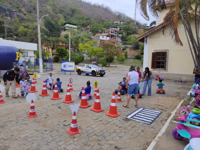 Concessionária da BR-393/RJ realiza "Escolinha do Trânsito" para estudantes, em Sapucaia (RJ) Concessionária da BR-393/RJ realiza "Escolinha do Trânsito" para estudantes, em Sapucaia (RJ)