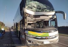 Ônibus da Brasil Sul colide na traseira de carreta na Castello Branco (SP-280) Ônibus da Brasil Sul colide na traseira de carreta na Castello Branco (SP-280)