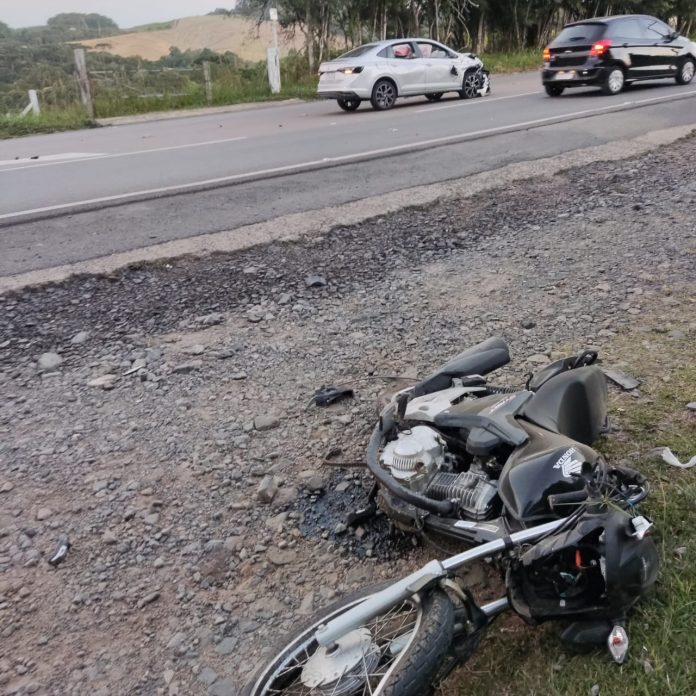 Motoqueiro morre em colisão na rodovia SC-418, em Campo Alegre, interior de Santa Catarina, nessa segunda-feira (5). Motoqueiro morre em colisão na rodovia SC-418, em Campo Alegre, interior de Santa Catarina, nessa segunda-feira (5).