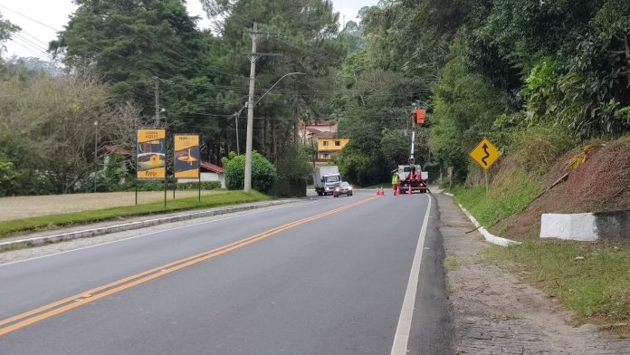RJ-116 terá ‘Pare-e-Siga’ devido às obras de recapeamento, em Nova Friburgo (RJ) RJ-116 terá ‘Pare-e-Siga’ devido às obras de recapeamento, em Nova Friburgo (RJ)