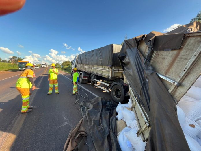 Caminhoneiro de rodotrem é preso na rodovia BR-163/MS, em Campo Grande, por embriaguez ao volante e desacato. Caminhoneiro de rodotrem é preso na rodovia BR-163/MS, em Campo Grande, por embriaguez ao volante e desacato.