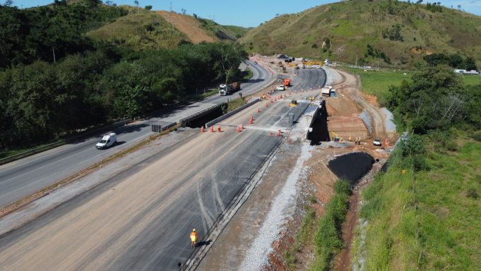 Primeiro viaduto na Serra das Araras, na Dutra, será entregue, nesta sexta (30) Primeiro viaduto na Serra das Araras, na Dutra, será entregue, nesta sexta (30)