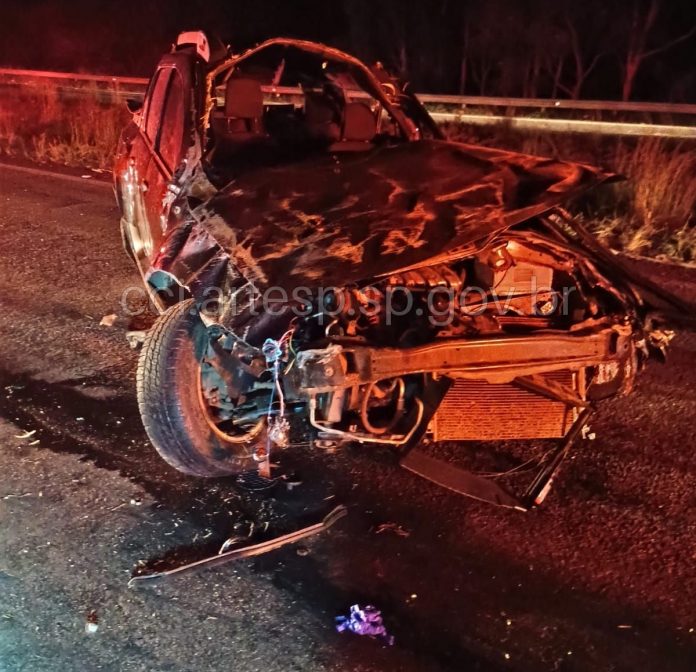 Camionete capota na Marechal Rondon e deixa 1 morto e 3 feridos graves, em São Manuel (SP) Camionete capota na Marechal Rondon e deixa 1 morto e 3 feridos graves, em São Manuel (SP)