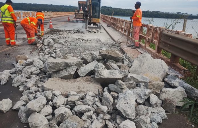 Recuperação de ponte, entre Sertaneja (PR) e Assis (SP), está na etapa final