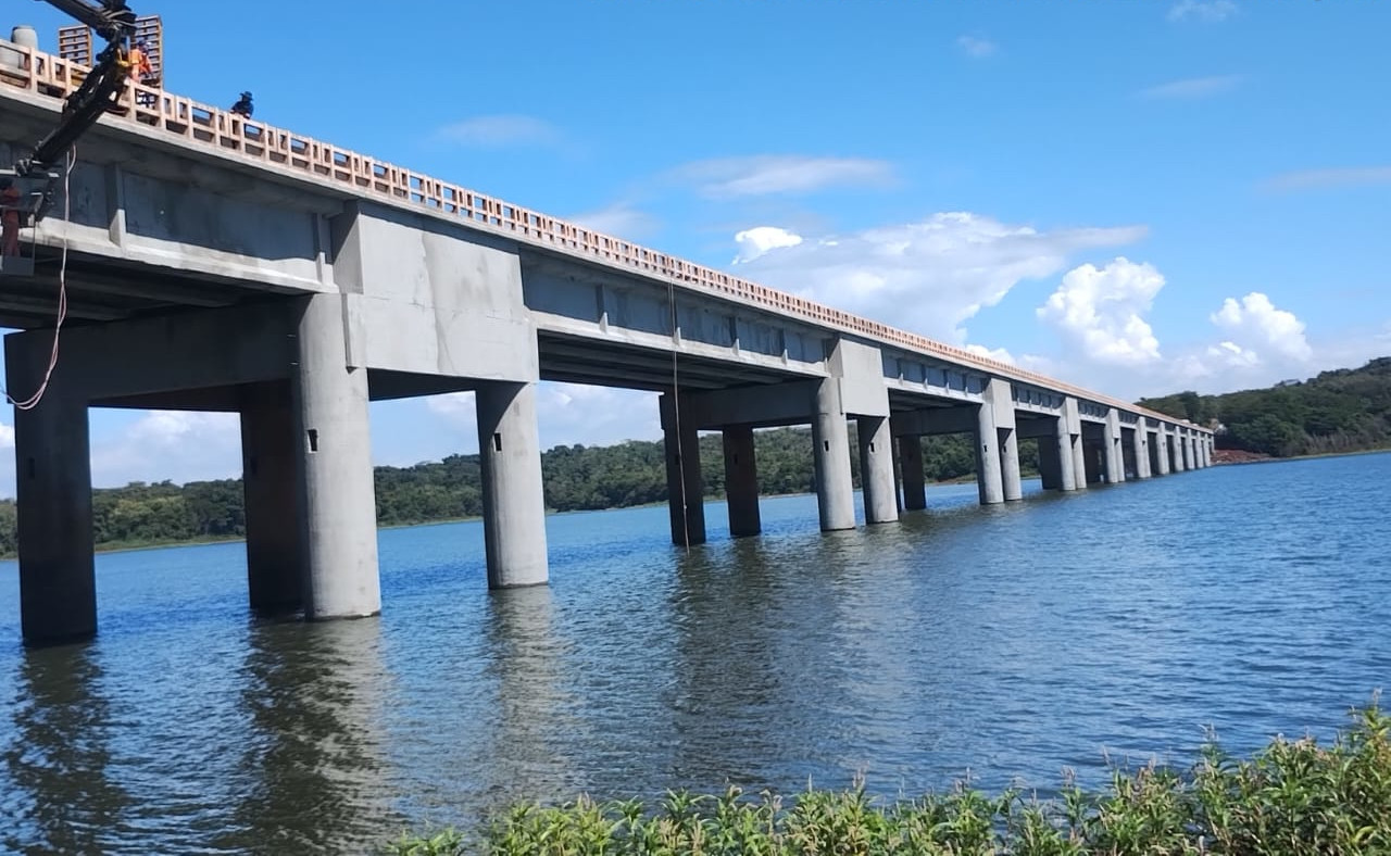 Recuperação de ponte, entre Sertaneja (PR) e Assis (SP), está na etapa final