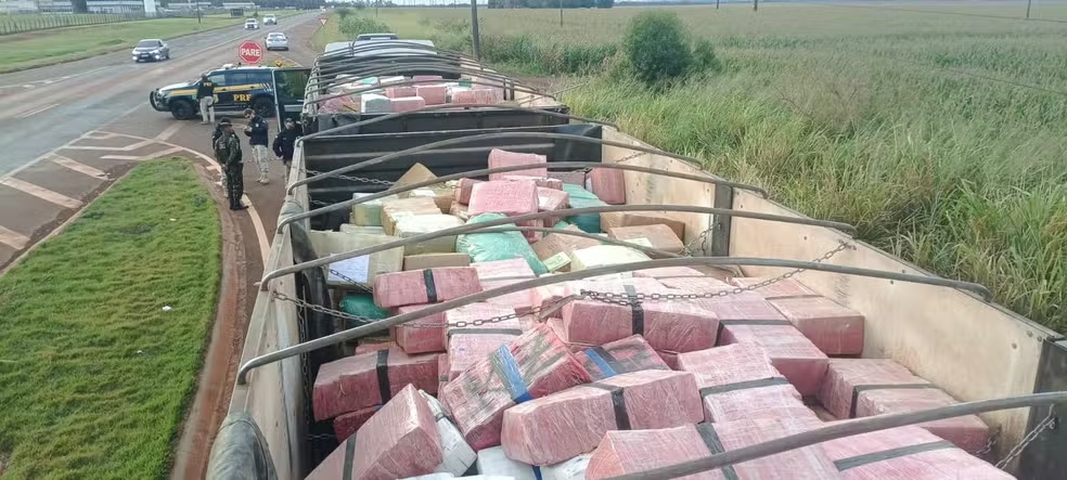 Carga com mais de 27 toneladas de maconha é apreendida na BR-163/MS, em Dourados