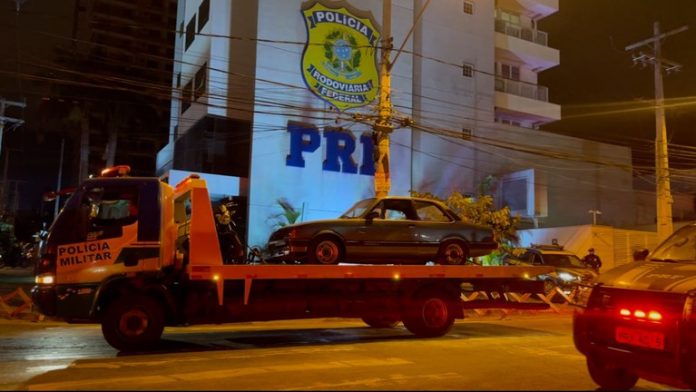 Ação integrada prende jovem que fez manobras perigosas em frente à sede da PRF, em GO Ação integrada prende jovem que fez manobras perigosas em frente à sede da PRF, em GO