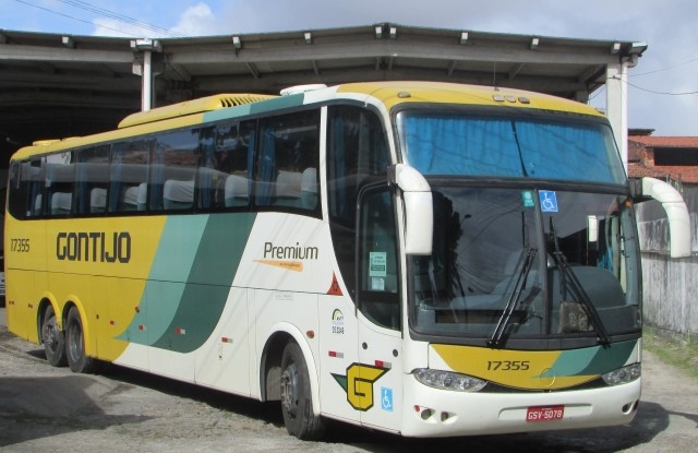Motorista de ônibus da Gontijo fica gravemente ferido em colisão com carreta na BR-116/MG