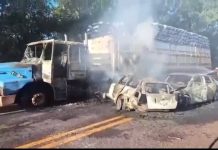 Acidente entre carreta e carros na BR-262/MS deixa 1 morto e 3 feridos, em Miranda Acidente entre carreta e carros na BR-262/MS deixa 1 morto e 3 feridos, em Miranda