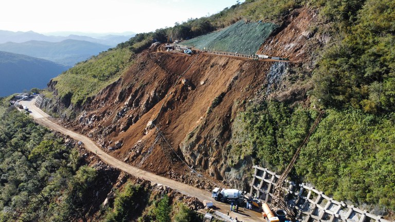 Obras alteram o tráfego na BR-285/SC, na Serra da Rocinha, em Timbé do Sul