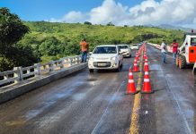 Liberado o tráfego na ponte do Jequitinhonha, na BR-101/BA, para veículos de emergência Liberado o tráfego na ponte do Jequitinhonha, na BR-101/BA, para veículos de emergência