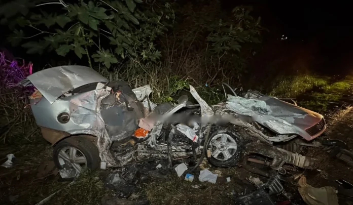 Alta velocidade pode ter causado a morte de 3 pessoas da mesma família na PR-897 Alta velocidade pode ter causado a morte de 3 pessoas da mesma família na PR-897