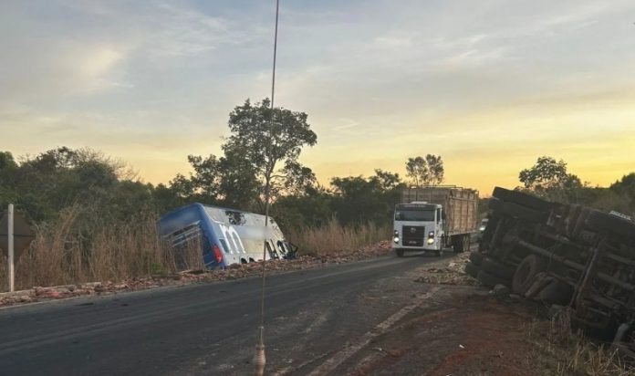 Ônibus da Real Maia com 15 multas por excesso de velocidade se envolve em acidente na TO-134 Ônibus da Real Maia com 15 multas por excesso de velocidade se envolve em acidente na TO-134