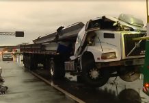 Carreta irregular se envolve em acidente na Via Dutra, no RJ, e caminhoneiro morre Carreta irregular se envolve em acidente na Via Dutra, no RJ, e caminhoneiro morre
