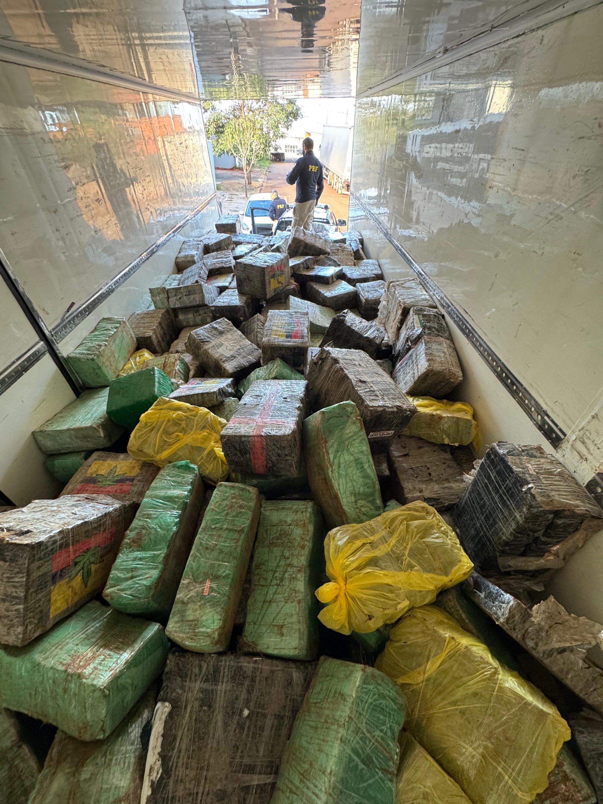Caminhoneiro é preso por tráfico de drogas na BR-369/PR