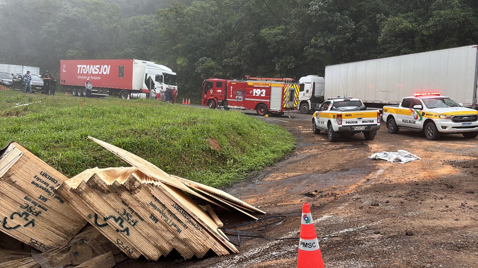 Caminhoneiro embriagado provoca acidente na SC-418, e é preso, em Joinville