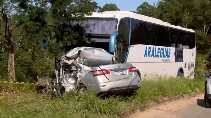 Motorista de carro morre em colisão frontal com ônibus na ES-257, em Aracruz Motorista de carro morre em colisão frontal com ônibus na ES-257, em Aracruz