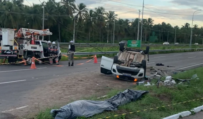 Acidente deixa casal morto e dois feridos na AL-101; mulher estava grávida Acidente deixa casal morto e dois feridos na AL-101; mulher estava grávida