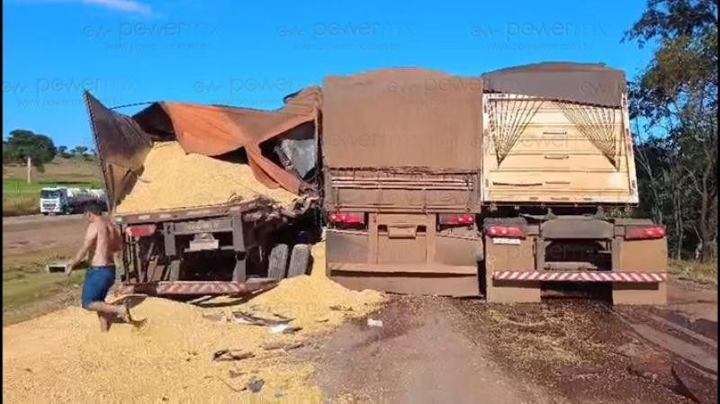 Caminhoneiro morre em colisão envolvendo seis carretas na BR-364/MT