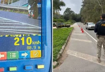 Motoqueiro a 210km/h é flagrado na BR-101/ES, em Guarapari Motoqueiro a 210km/h é flagrado na BR-101/ES, em Guarapari
