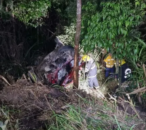Acidente entre ônibus e carro na BR-470/SC deixa homem ferido