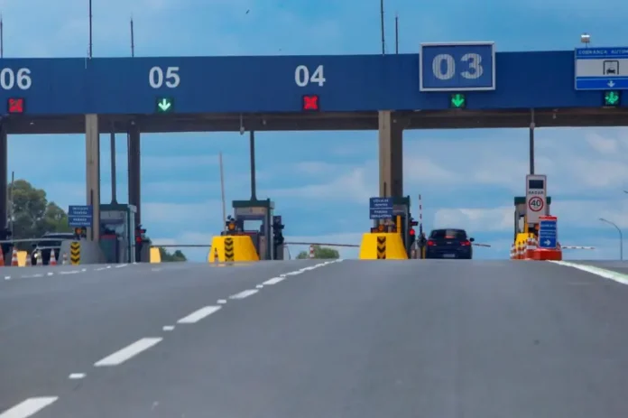 Cinco novos pedágios iniciam cobrança em três rodovias do Paraná, no dia 28 Cinco novos pedágios iniciam cobrança em três rodovias do Paraná, no dia 28