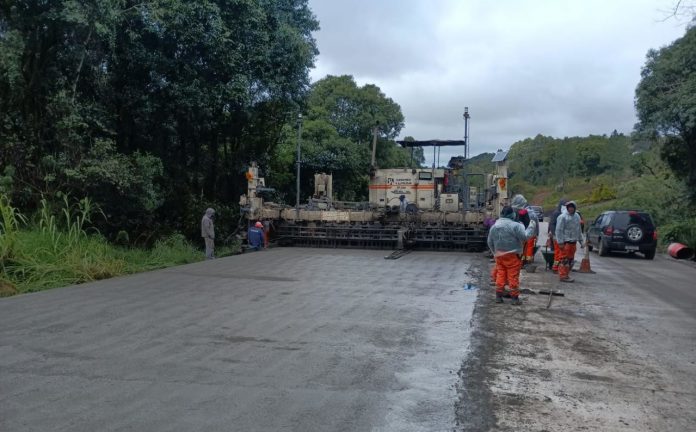 Concretagem na PRC-280, entre Clevelândia e Pato Branco, será finalizada neste mês Concretagem na PRC-280, entre Clevelândia e Pato Branco, será finalizada neste mês