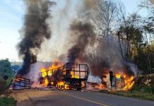 Carretas pegam fogo na BR-174/RO, interditam a via e deixam um morto Carretas pegam fogo na BR-174/RO, interditam a via e deixam um morto