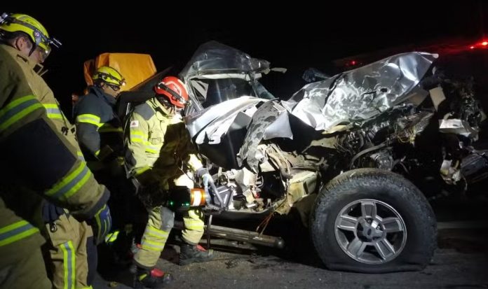 Pai e filho morrem em acidente na BR-135/MG, em Montes Claros Pai e filho morrem em acidente na BR-135/MG, em Montes Claros