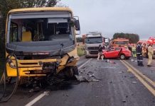 Acidente com quatro veículos deixa 3 pessoas da mesma família mortas na BR-369/PR Acidente com quatro veículos deixa três pessoas da mesma família mortas na BR-369/PR