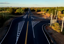 Usuários da BR-349/BA terão mais segurança com a renovação de 28 km de pista Usuários da BR-349/BA contam com 28 quilômetros de pista renovada