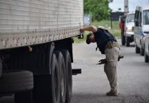 PRF reforça fiscalização de sistemas de freios em caminhões nas rodovias federais da Bahia Polícia Rodoviária Federal reforça fiscalização de sistemas de freios em caminhões nas rodovias federais da Bahia.
