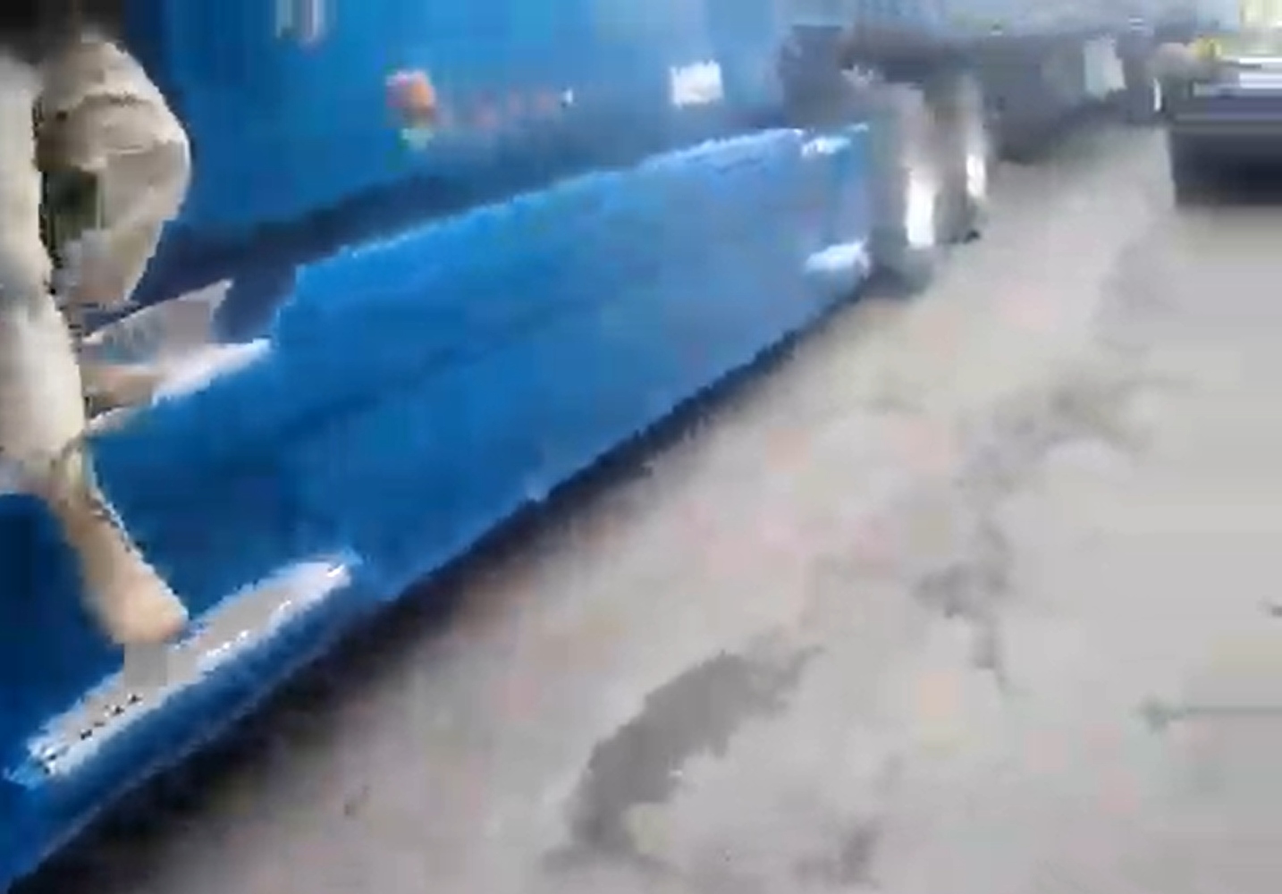 VÍDEO: Caminhoneiros bolivianos bêbados são flagrados na contramão da BR-277/PR