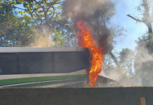 Ônibus da Viação Graciosa pega fogo na BR-277, em Morretes (PR), e interdita rodovia Ônibus da Viação Graciosa pega fogo na BR-277, em Morretes (PR), e interdita rodovia