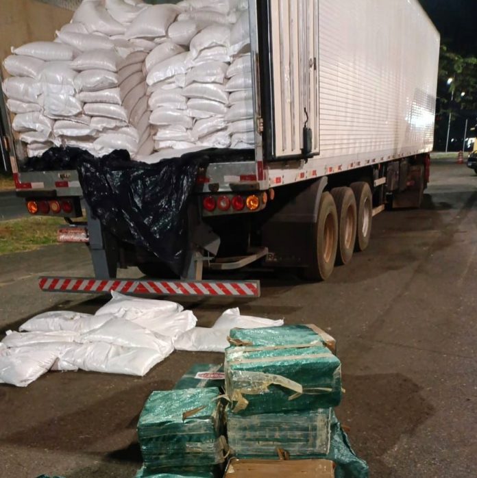 Caminhoneiro é preso com mais de 500 kg de cocaína na BR-060, em Goiás Caminhoneiro é preso com mais de 500 kg de cocaína na BR-060, em Goiás