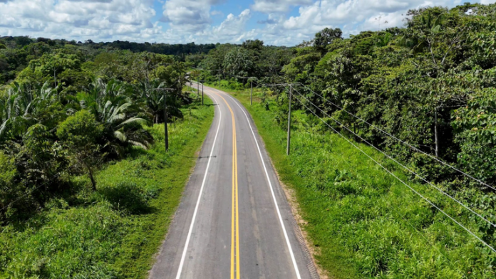 VÍDEO: Rodovia BR-307 recebe melhorias em 16 quilômetros, no Amazonas