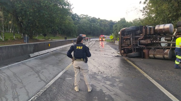 Cresce o número de mortes em acidentes com caminhões nas rodovias federais do Paraná
