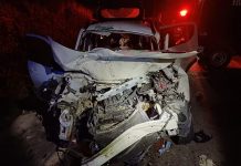 Acidente entre ônibus e carro deixa uma mulher morta na BR-174/AM Acidente entre ônibus e carro deixa uma mulher morta na BR-174/AM