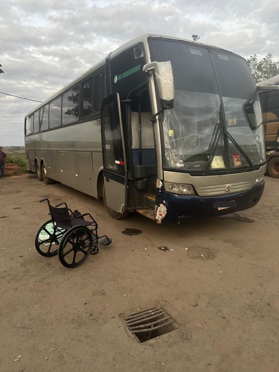 Ônibus clandestino com trabalhadores é apreendido na BR-153/SP, em Guaimbê