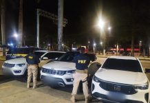 Mãe, filho e nora são flagrados na Rio-Santos “passeando” com três veículos clonados Mãe, filho e nora são flagrados na Rio-Santos "passeando" com três veículos clonados